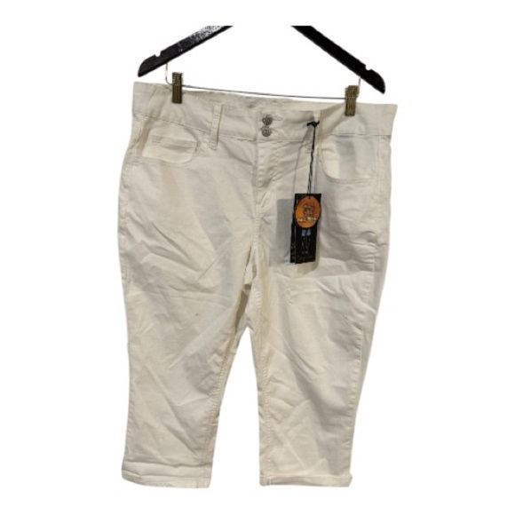Copperflash Pants - CopperFlash Women's White Capris. Size 16.